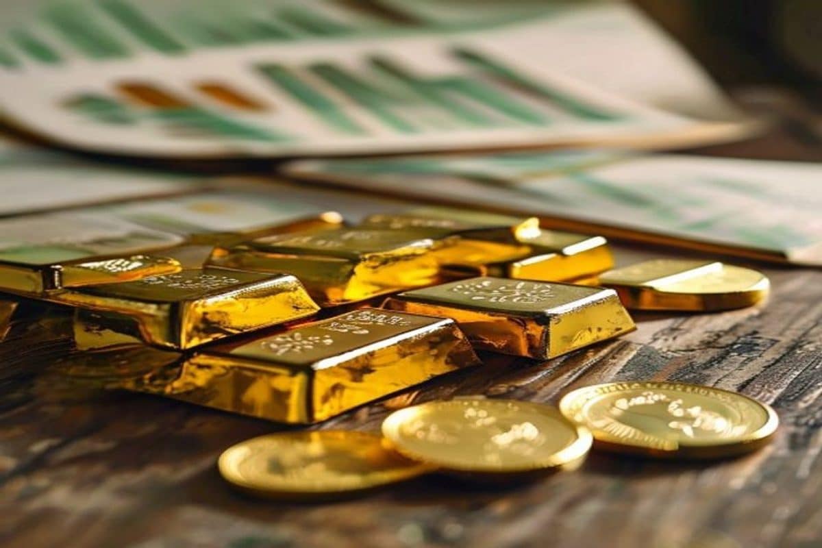 Retail investors flooding social media with gold sale questions signals a potential market top as prices hover near historic highs